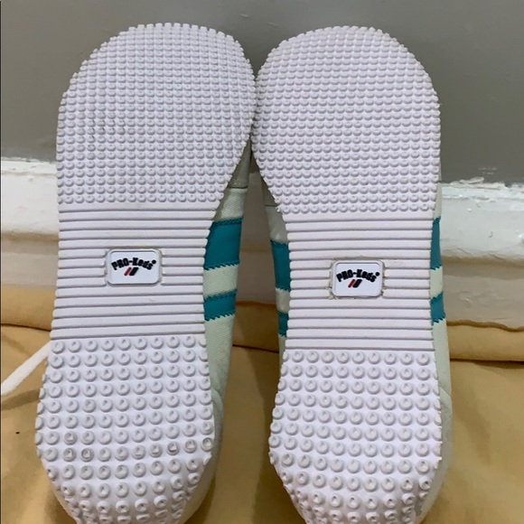 Sneakers - Picture 4 of 4